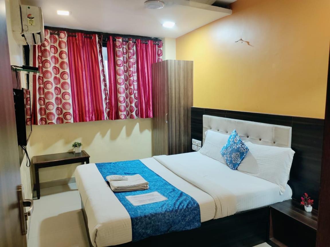 Hotel Golden Galaxy - Santacruz East 뭄바이 외부 사진