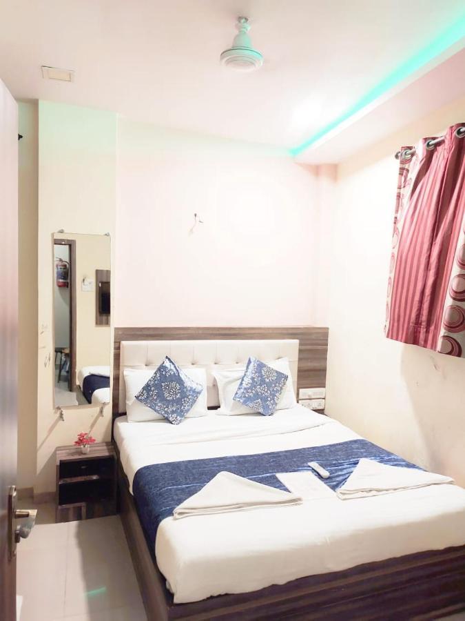 Hotel Golden Galaxy - Santacruz East 뭄바이 외부 사진